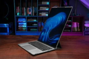 Lenovo güneş enerjili ve katlanabilir ekranlı konsept dizüstü bilgisayarlarını tanıttı