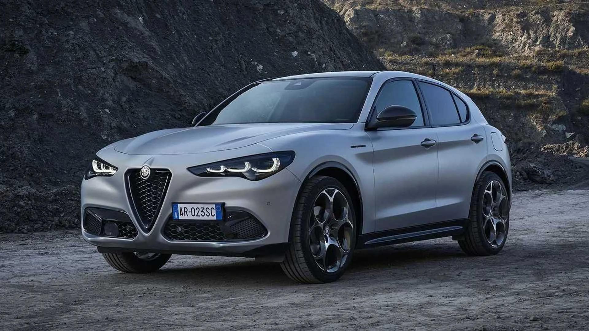 Yeni Alfa Romeo Stelvio: Bildiğimiz Her Şey